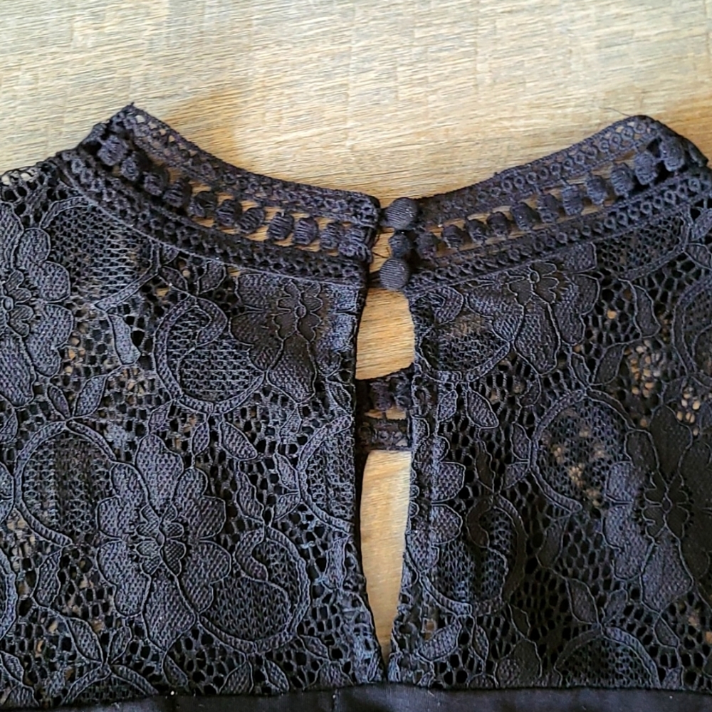 Design History Black Lace Keyhole Top - Sz M - Picture 3 of 4